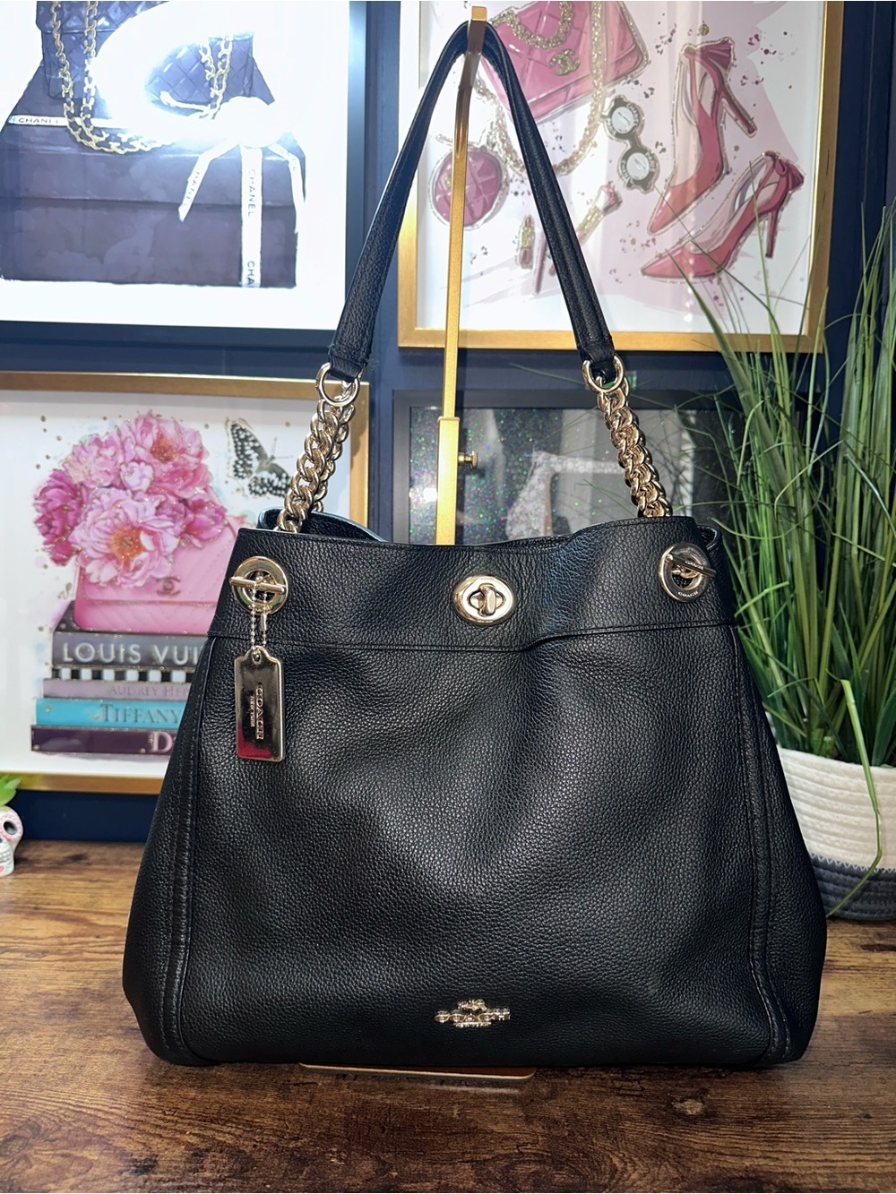 2016 Coach Turnlock Edie shoulder bag made of black pebbled leather
